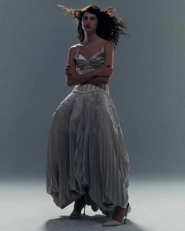 26 Modern Drop-Waist Bridal Dresses