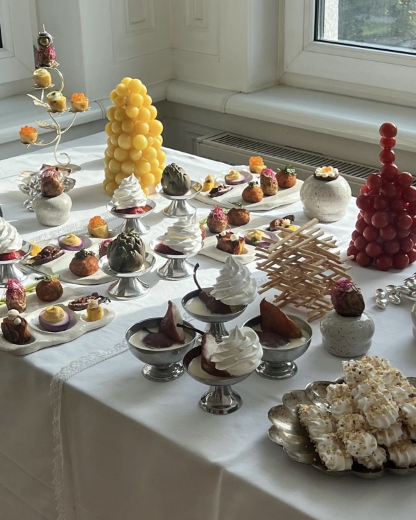 Beautiful Dessert Table Styling | Table with Treats and Cakes for Wedding