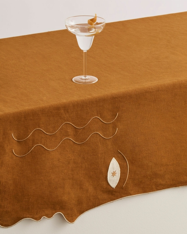 7 Brands for Unique Wedding Table Linen