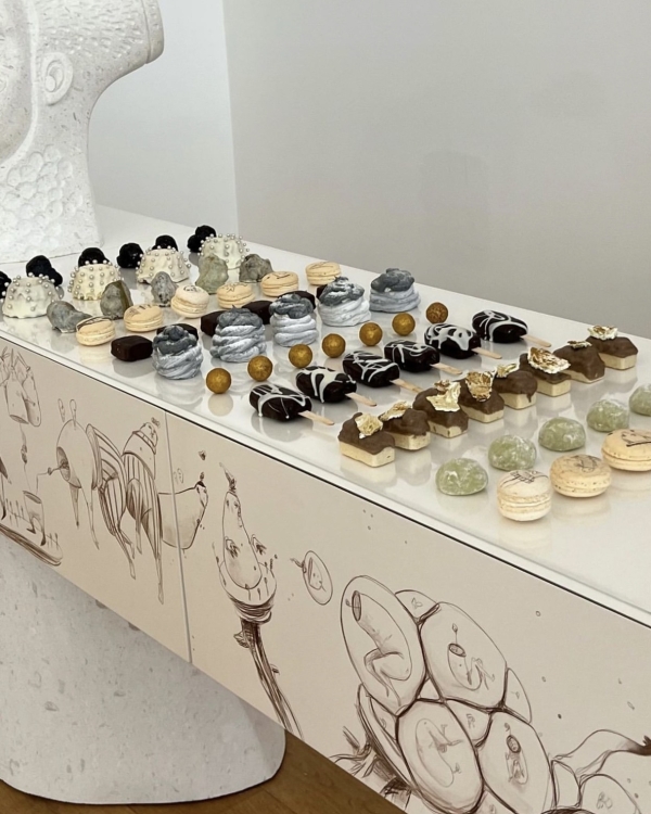 Beautiful Dessert Table Styling | Table with Treats and Cakes for Wedding