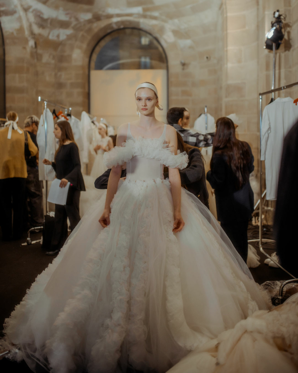 26 Modern Drop-Waist Bridal Dresses