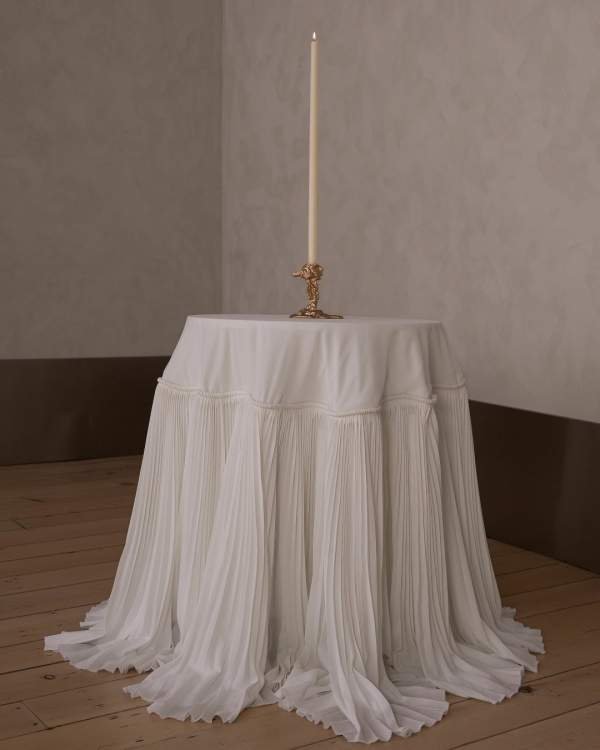 7 Brands for Unique Wedding Table Linen