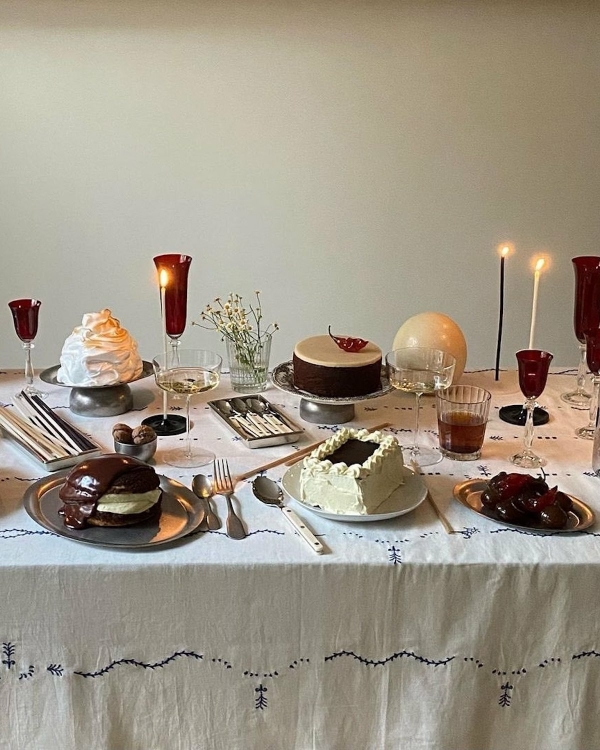 Beautiful Dessert Table Styling | Table with Treats and Cakes for Wedding
