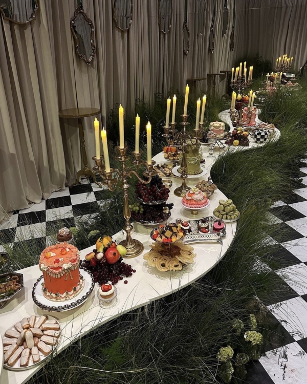 Beautiful Dessert Table Styling | Table with Treats and Cakes for Wedding