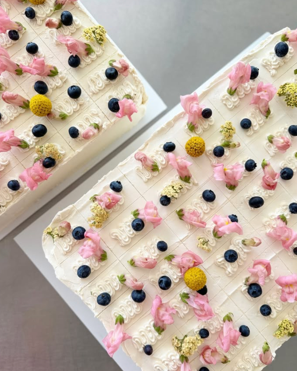 25 Spring-Inspired Wedding Cakes