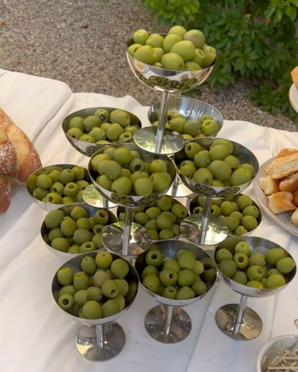 7 Unique Wedding Appetizers and How to Serve Them