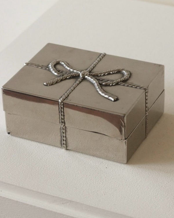 Wedding Gift Etiquette 101: What to Give, When to Give It & What to Avoid