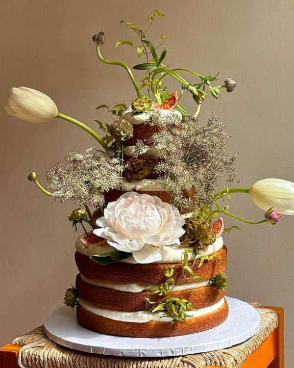 25 Spring-Inspired Wedding Cakes