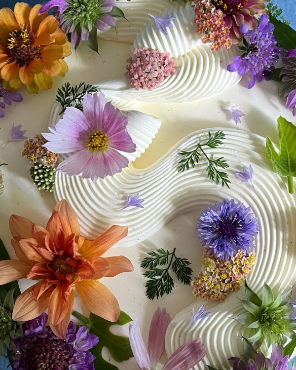 25 Spring-Inspired Wedding Cakes