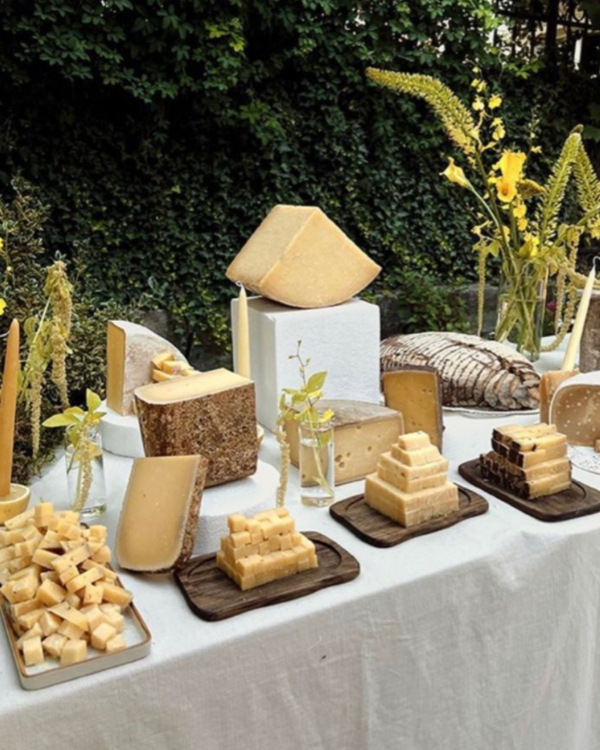 7 Unique Wedding Appetizers and How to Serve Them