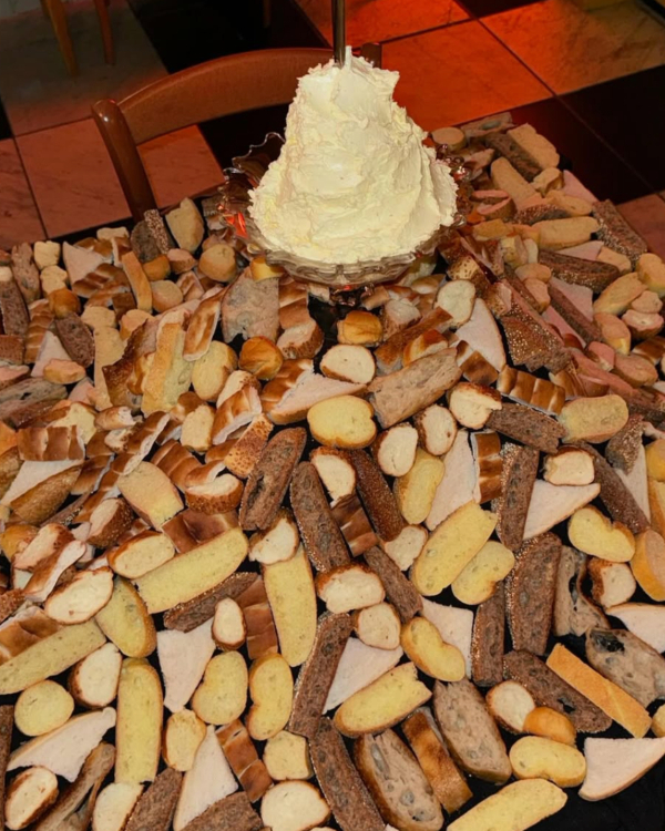 7 Unique Wedding Appetizers and How to Serve Them