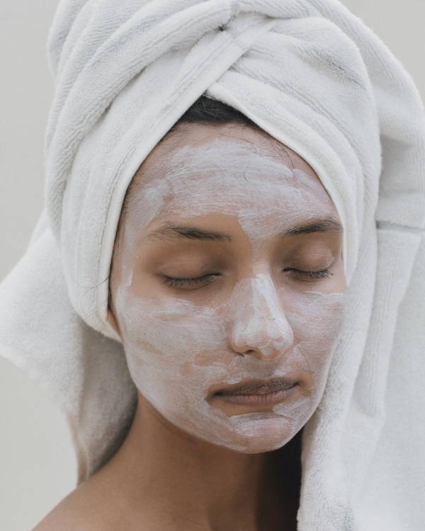 5 Overnight Beauty Hacks for Gorgeous Hair, Skin, and Nails