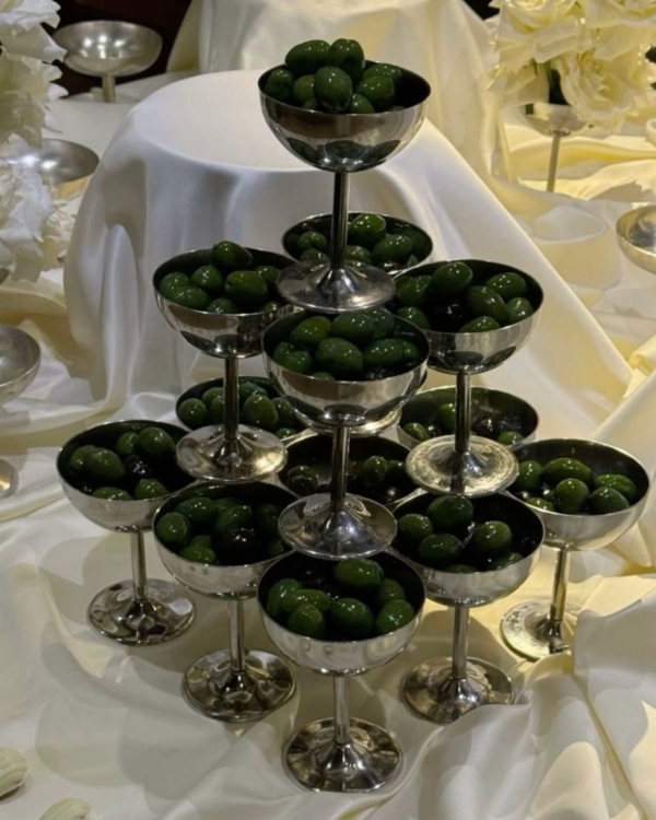 7 Unique Wedding Appetizers and How to Serve Them