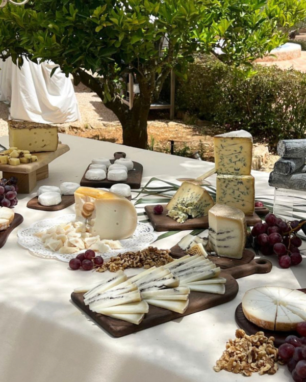 7 Unique Wedding Appetizers and How to Serve Them