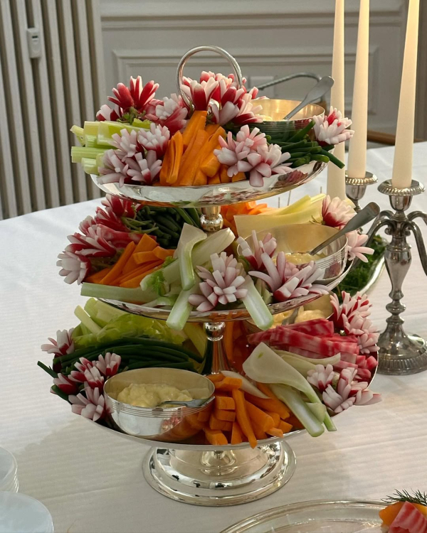 7 Unique Wedding Appetizers and How to Serve Them