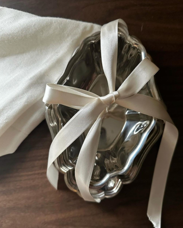 Wedding Gift Etiquette 101: What to Give, When to Give It & What to Avoid