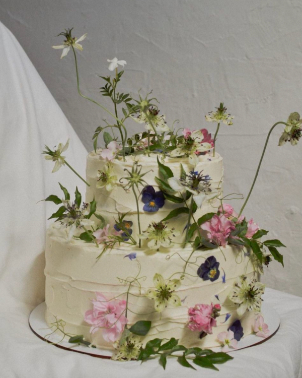 25 Spring-Inspired Wedding Cakes