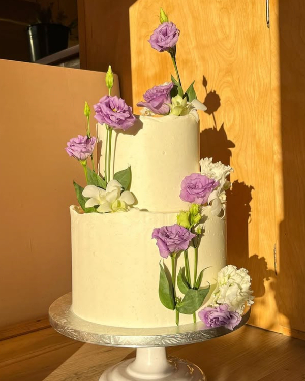 25 Spring-Inspired Wedding Cakes