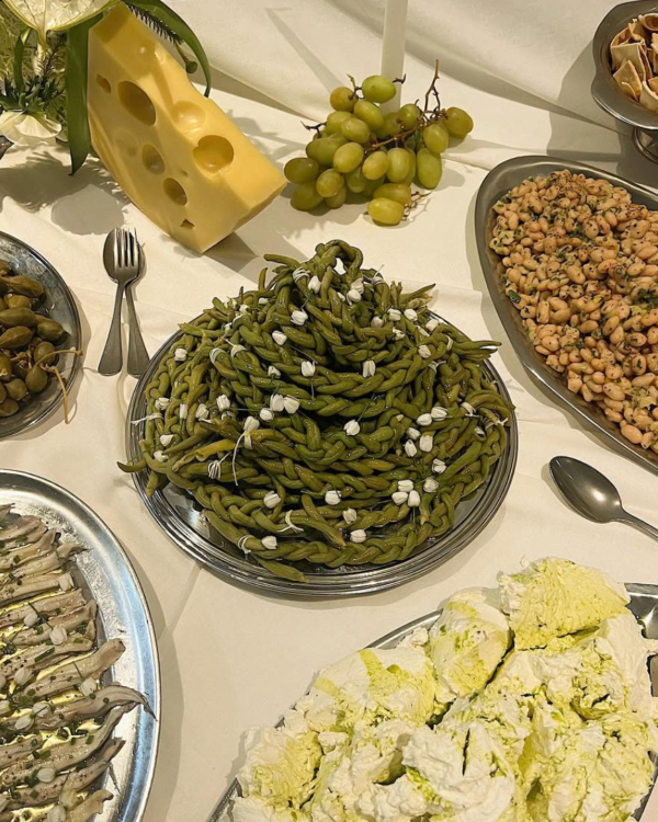 7 Unique Wedding Appetizers and How to Serve Them