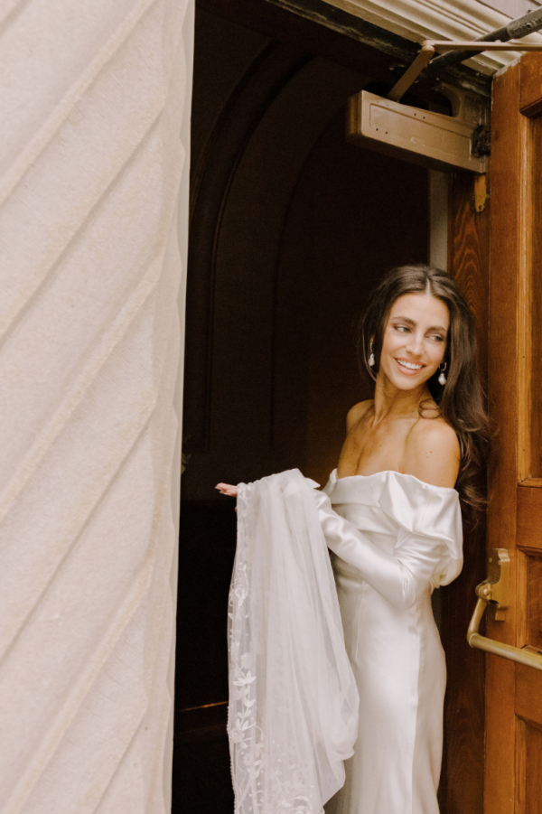 Real Wedding with Laconic Decor in Iowa