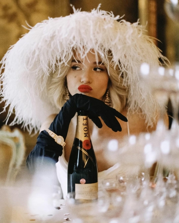 5 Tips for Red Lip Wedding Makeup | Can Brides Wear Red Lipstick