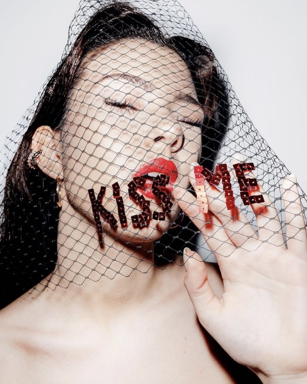 5 Tips for Red Lip Wedding Makeup | Can Brides Wear Red Lipstick