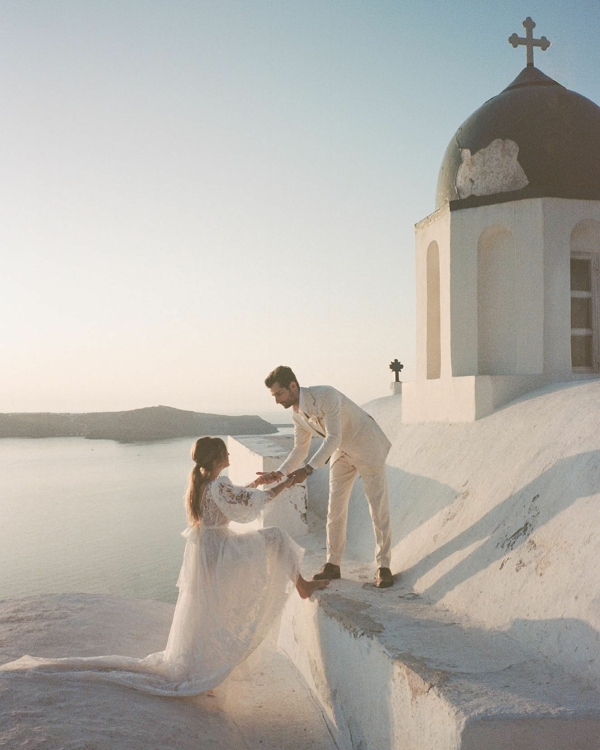 Pros and Cons of A Destination Wedding
