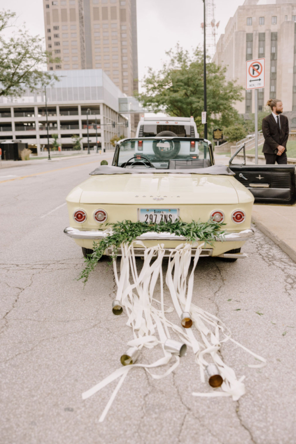 Real Wedding with Laconic Decor in Iowa