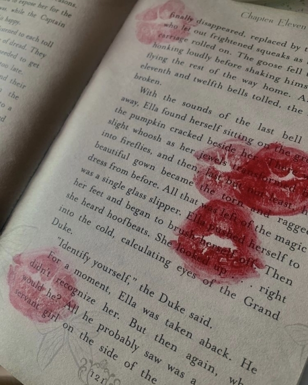 5 Tips for Red Lip Wedding Makeup | Can Brides Wear Red Lipstick