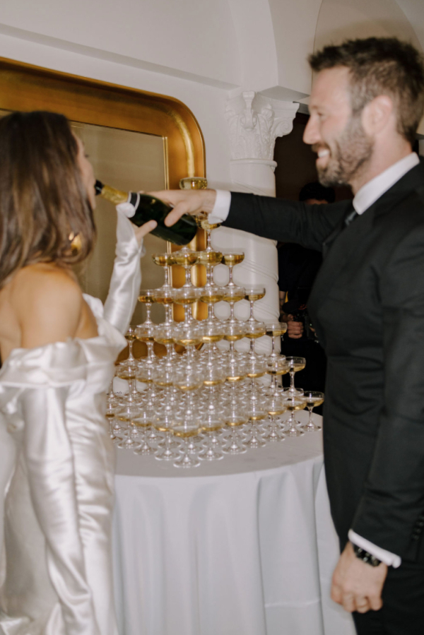 Real Wedding with Laconic Decor in Iowa