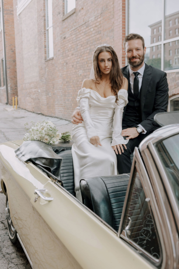 Real Wedding with Laconic Decor in Iowa