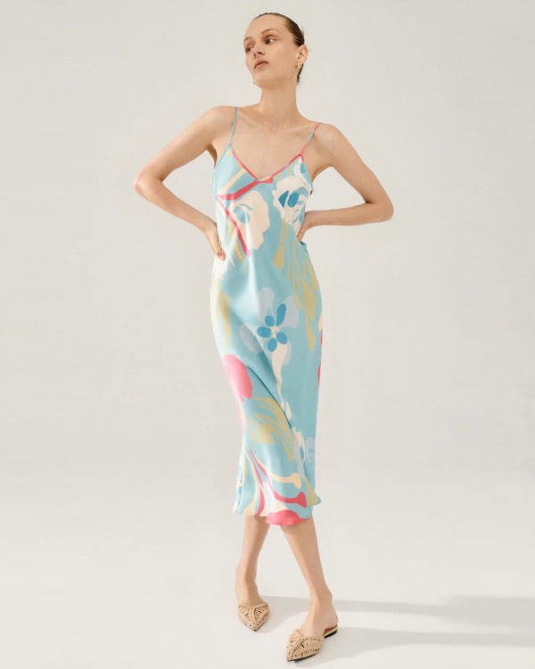 Best Beach Wedding Bridesmaid Dresses | Beach Vibe Dresses | Tropical Gowns