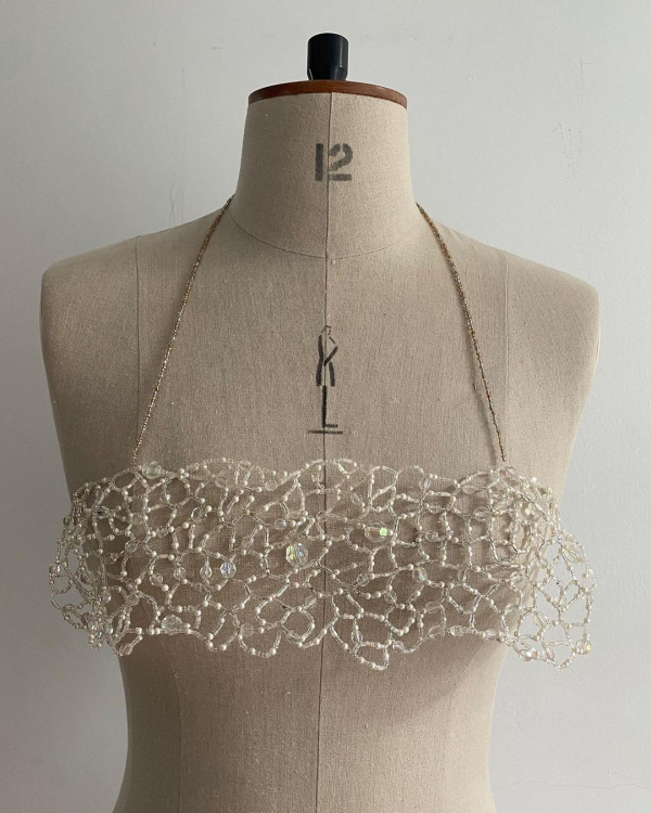 11 Best Brands for Wedding Accessories | Unique, Unusual Bridal Accessories