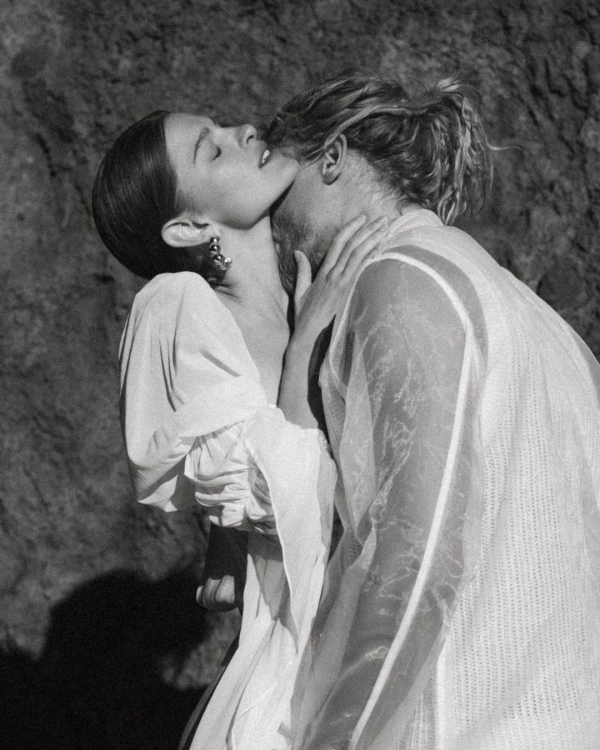 Destination Wedding Etiquette | Who Pays for Destination Weddings | Rules & Protocol