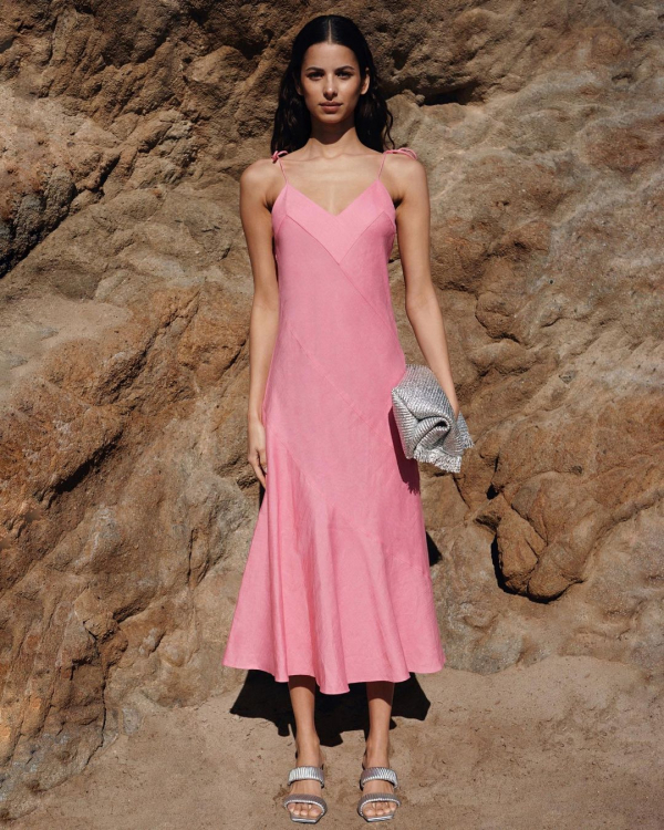 Best Beach Wedding Bridesmaid Dresses | Beach Vibe Dresses | Tropical Gowns