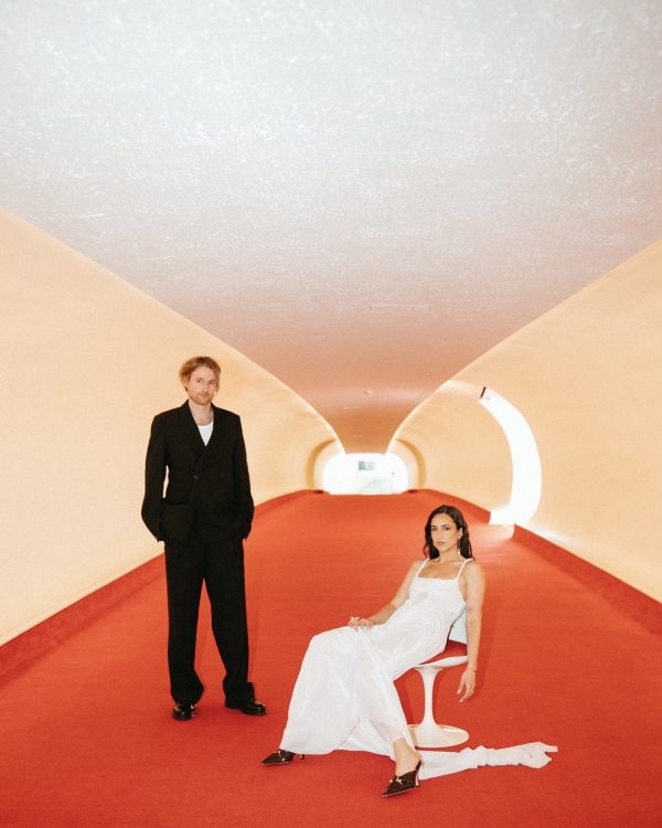 A Vibrant 60's Inspired Wedding in New York City | Real Wedding: Jessi & Joe