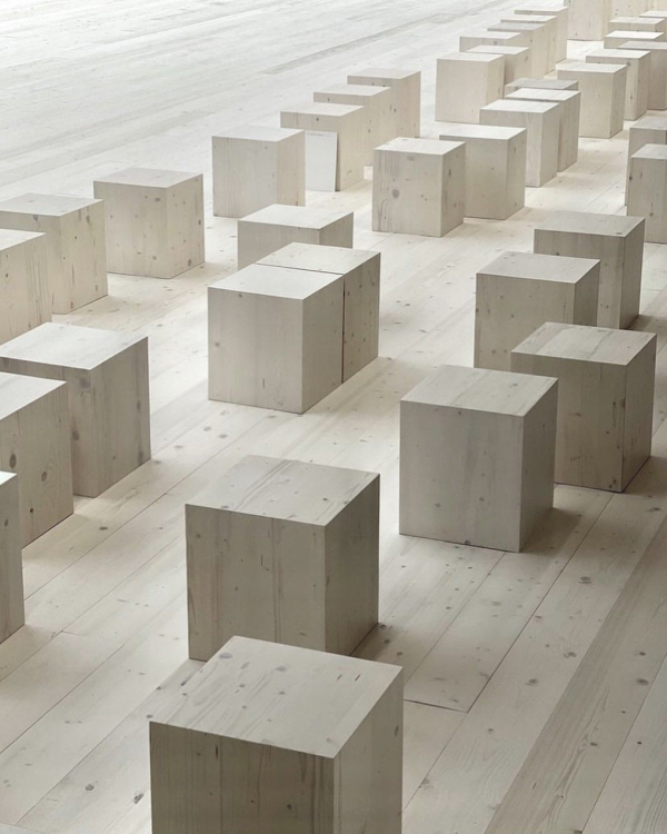 Trend: Cubist Shapes for Ceremony Seats