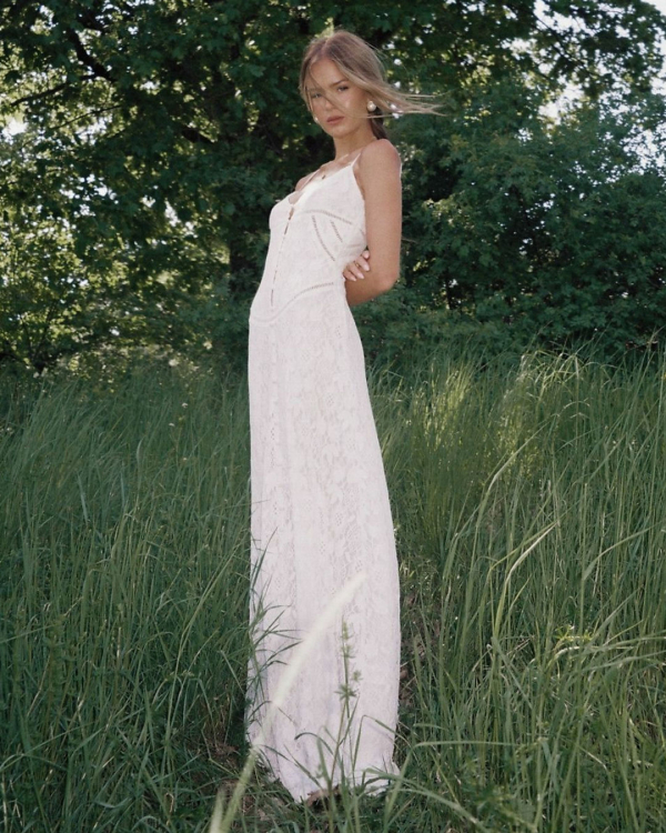 13 Fashion Influencers for Chic Bridal Style