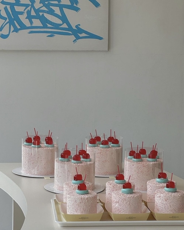 Pink Wedding Cake & Dessert Ideas