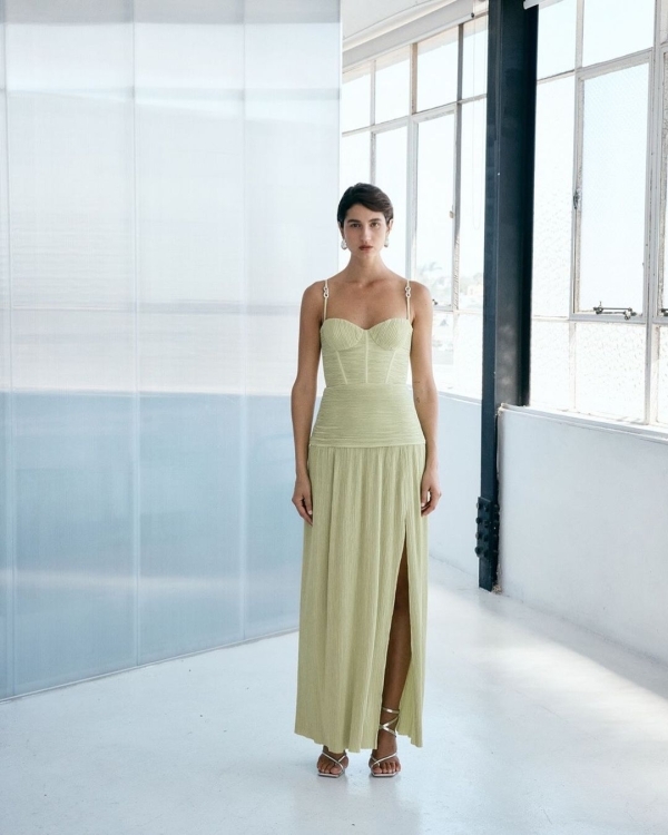 THE WED Style: Bridesmaids Looks for a Summer Wedding | Trendy Bridesmaids Outfits