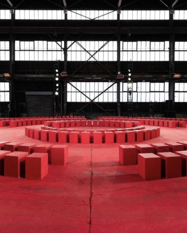 Trend: Cubist Shapes for Ceremony Seats