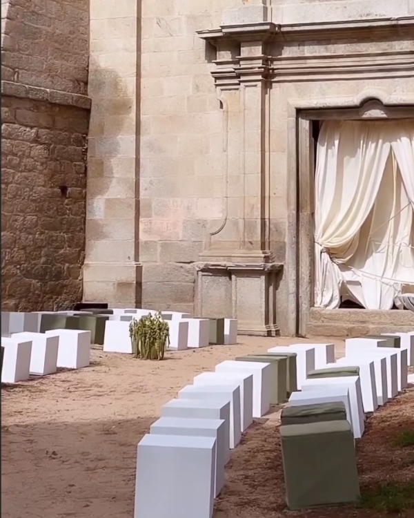 Trend: Cubist Shapes for Ceremony Seats