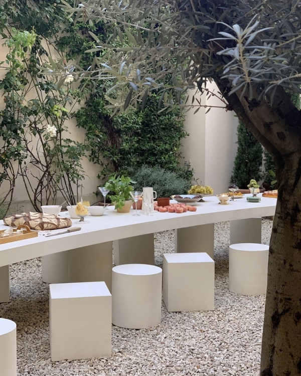 Trend: Cubist Shapes for Ceremony Seats