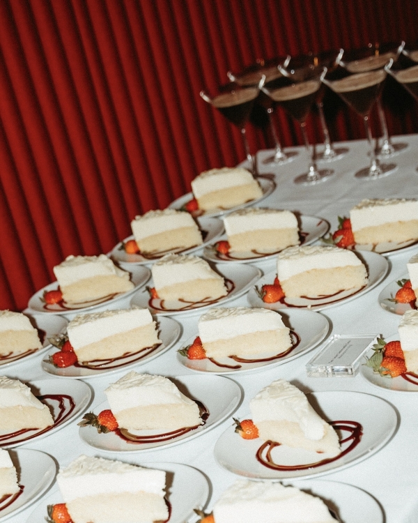 A Vibrant 60's Inspired Wedding in New York City | Real Wedding: Jessi & Joe