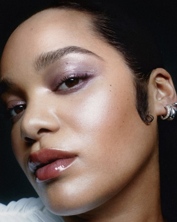 Beautiful Summer Makeup Trend for a Wedding Look | Sunset Blush, Berry Lips and Colorful Eyeliner