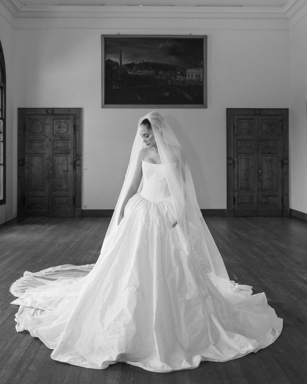 A Vintage-Infused Verona Wedding Dripping With Roses, Silk & Italian Romance