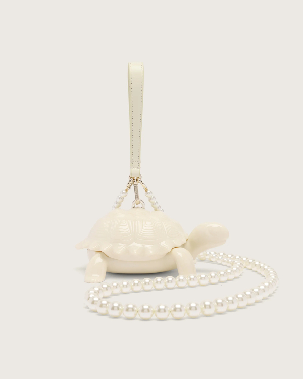 30 Fun & Novelty Clutch Ideas for the Bride Who Wants to Stand Out