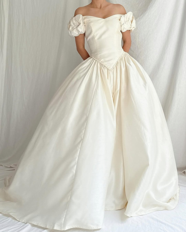 12 Must-Visit Boutiques for Chic Vintage & Archival Designer Wedding Dresses
