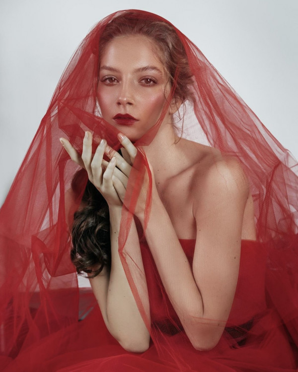 5 Tips for Red Lip Wedding Makeup | Can Brides Wear Red Lipstick