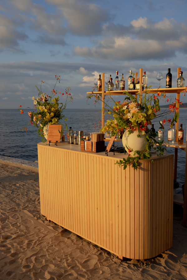 Stylish Beach Wedding Ideas | One and only mandarina wedding | Photo